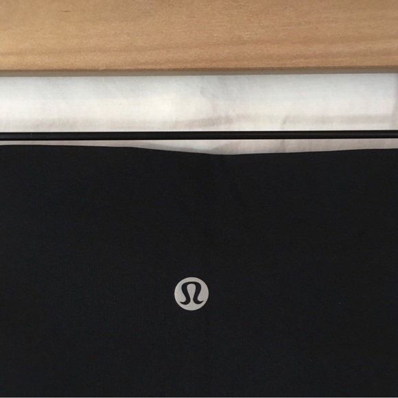 Lululemon Wunder Under Crop High-Rise *Curve 17"
Heathered Black / Black Size 6 - Picture 7 of 9